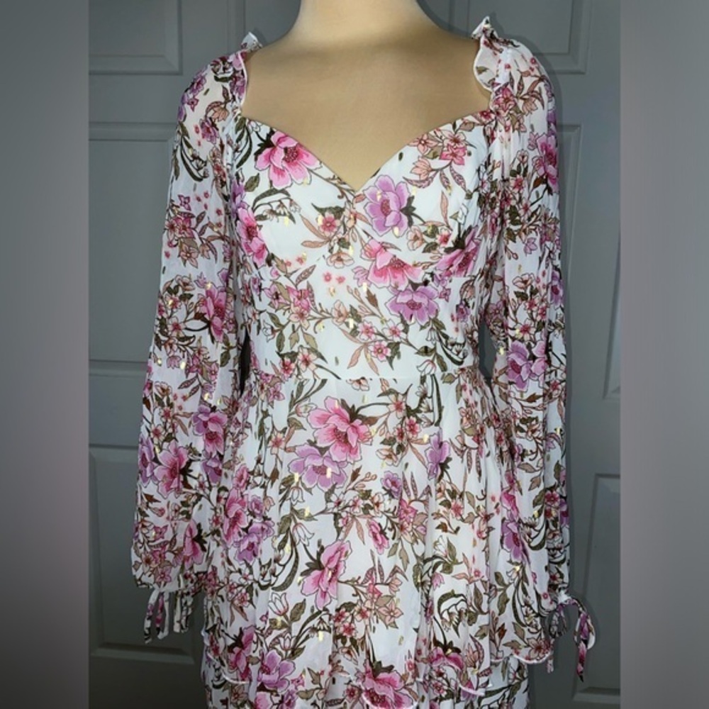 City Vibe Romantic White Floral Mini Dress – Size Medium, Date Night